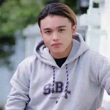 Anak Sulung Charly Van Houten, Mohammad Restu, Jadi Sorotan Warganet karena Pesona Mirip Opa Korea